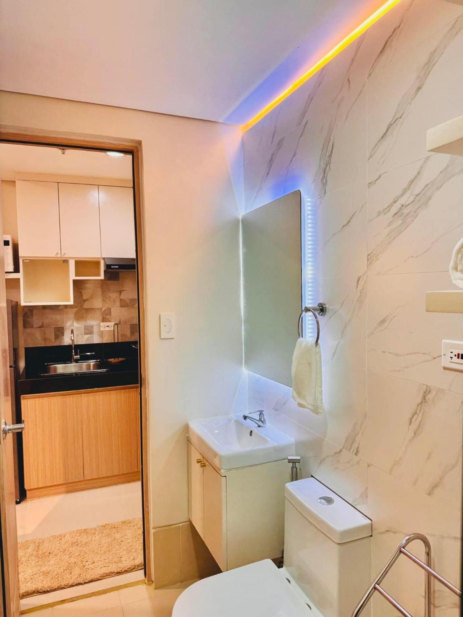 Rj Elite Escape 2Br Condo W Balcony Near Sm Iloilo ภายนอก รูปภาพ