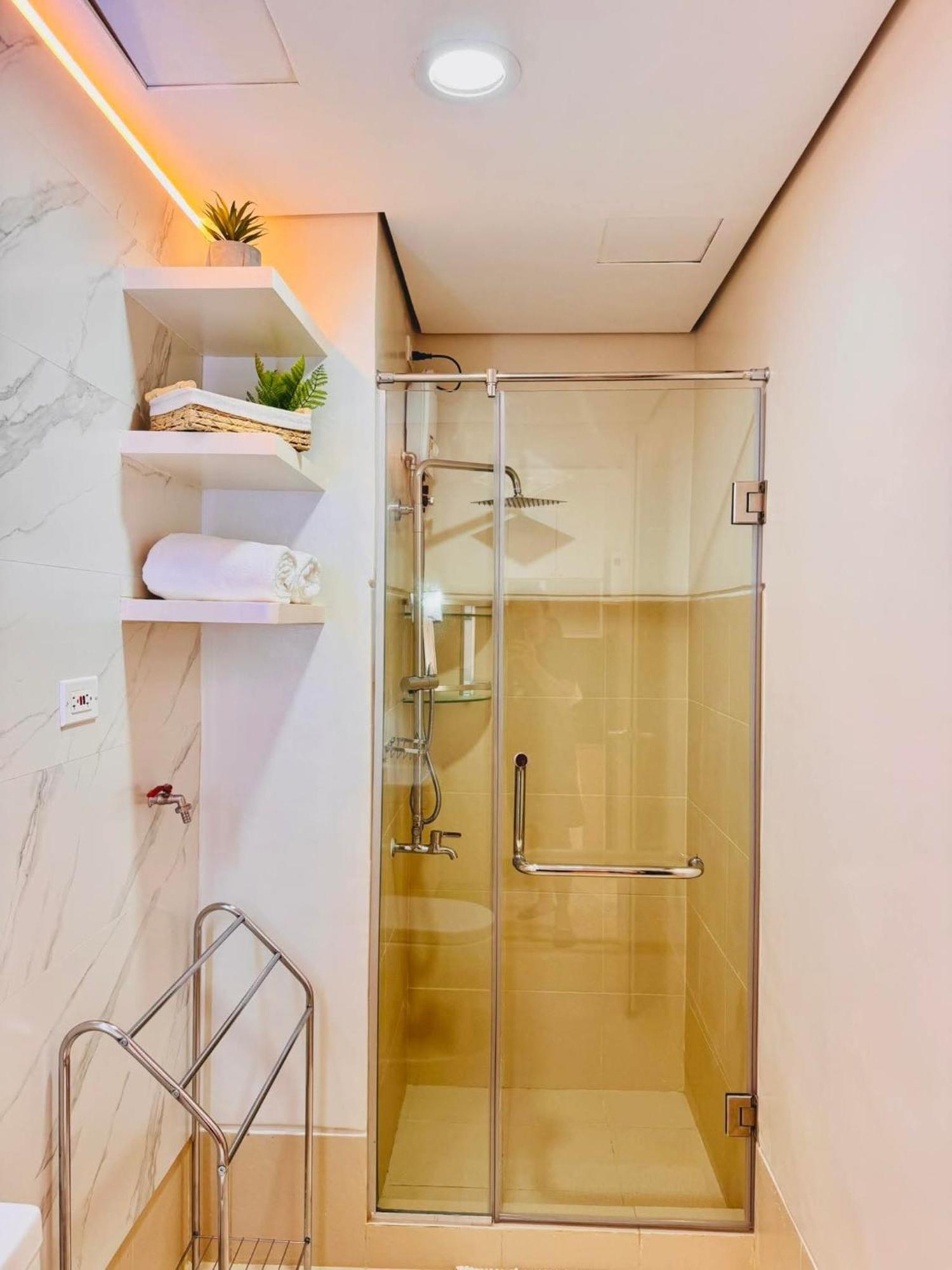 Rj Elite Escape 2Br Condo W Balcony Near Sm Iloilo ภายนอก รูปภาพ