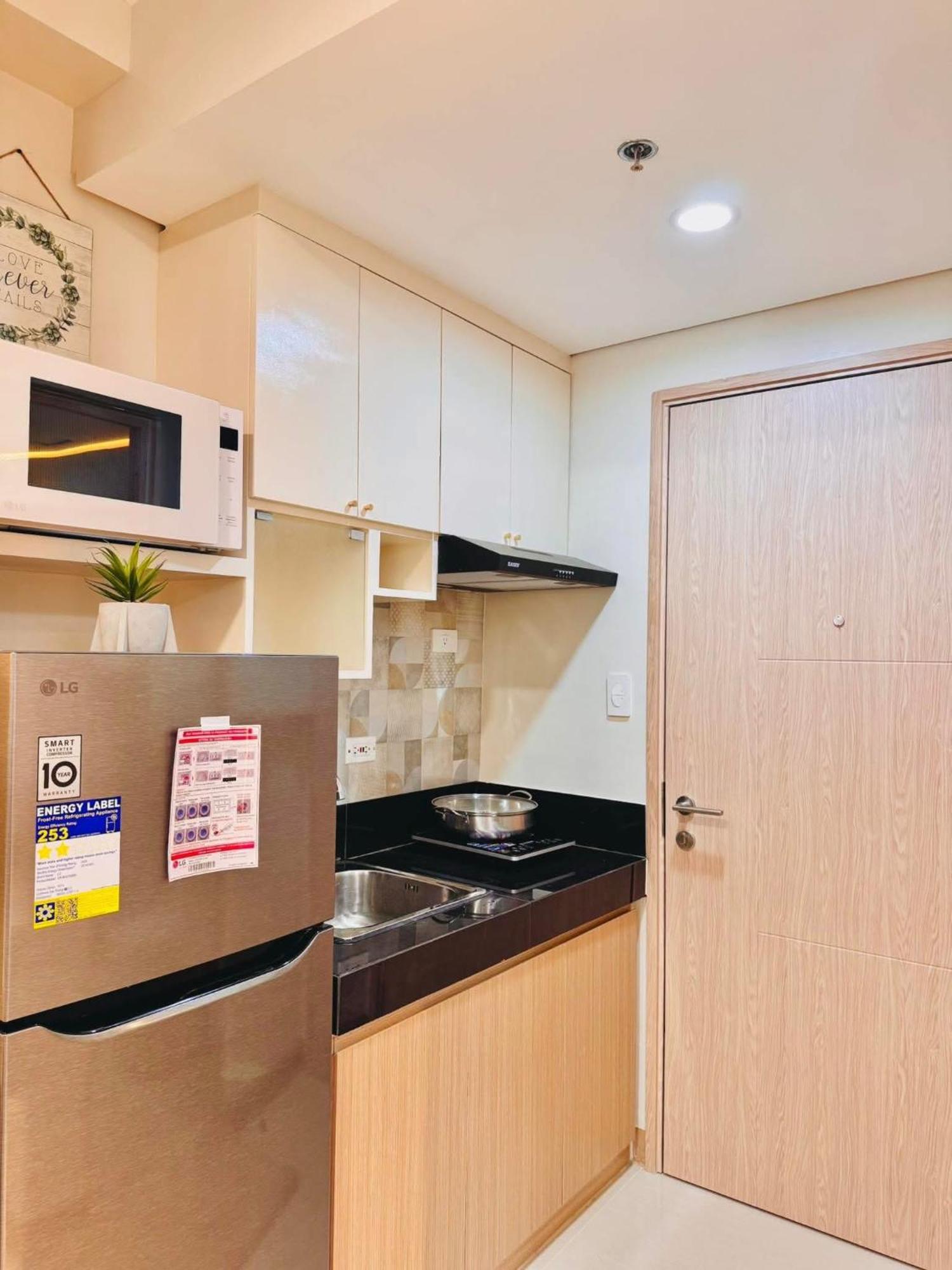 Rj Elite Escape 2Br Condo W Balcony Near Sm Iloilo ภายนอก รูปภาพ