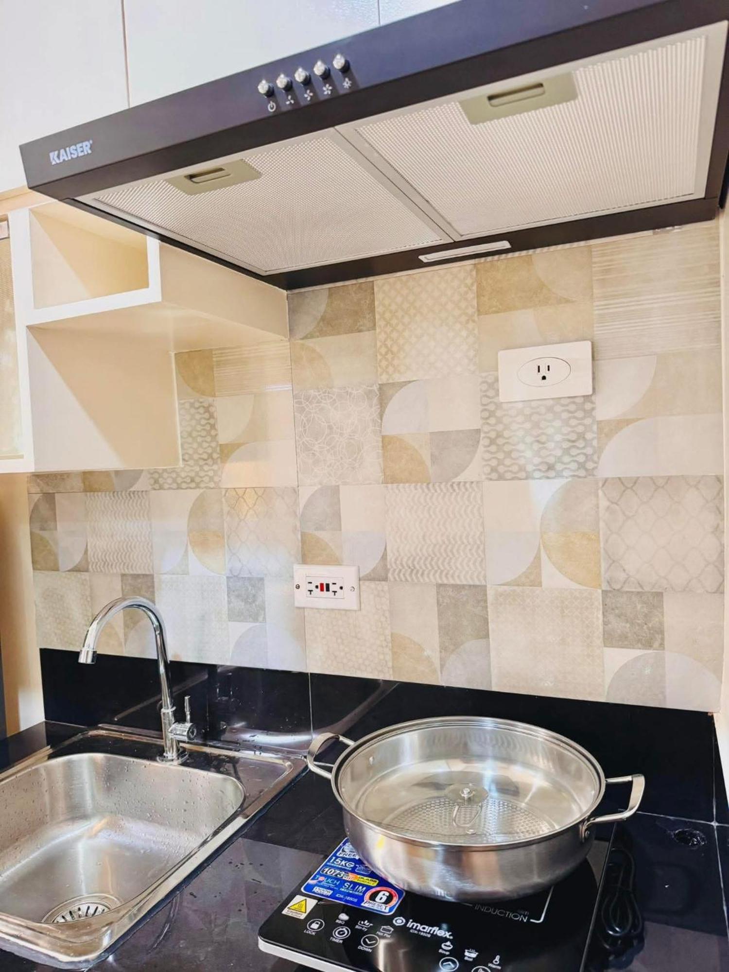 Rj Elite Escape 2Br Condo W Balcony Near Sm Iloilo ภายนอก รูปภาพ